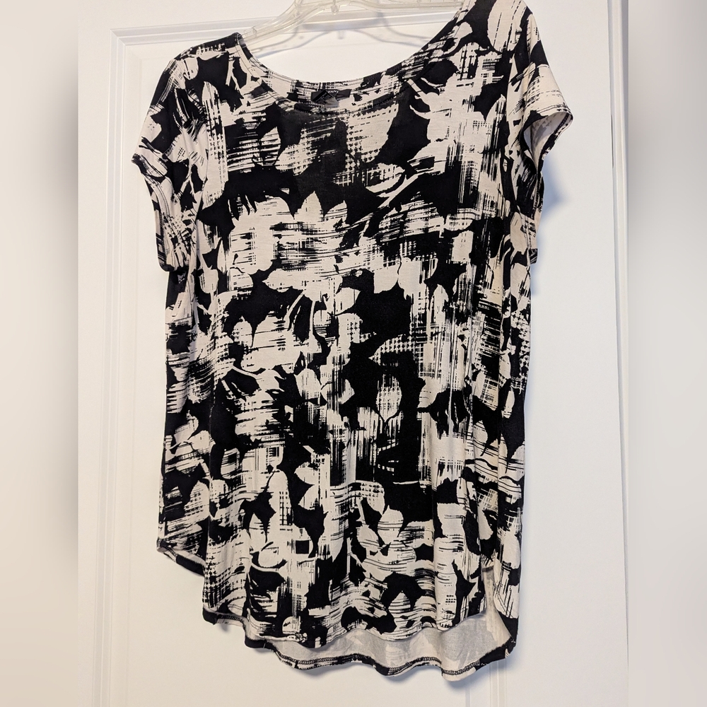 Alfani Black and White Abstract Blouse